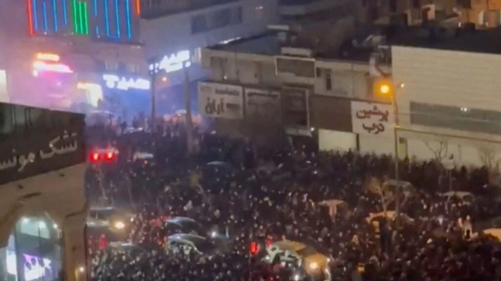 إيران تعلن قطع الإنترنت ومجلس الأمن القومي يؤكد تصديه "لعمليات تخريبية" | أخبار