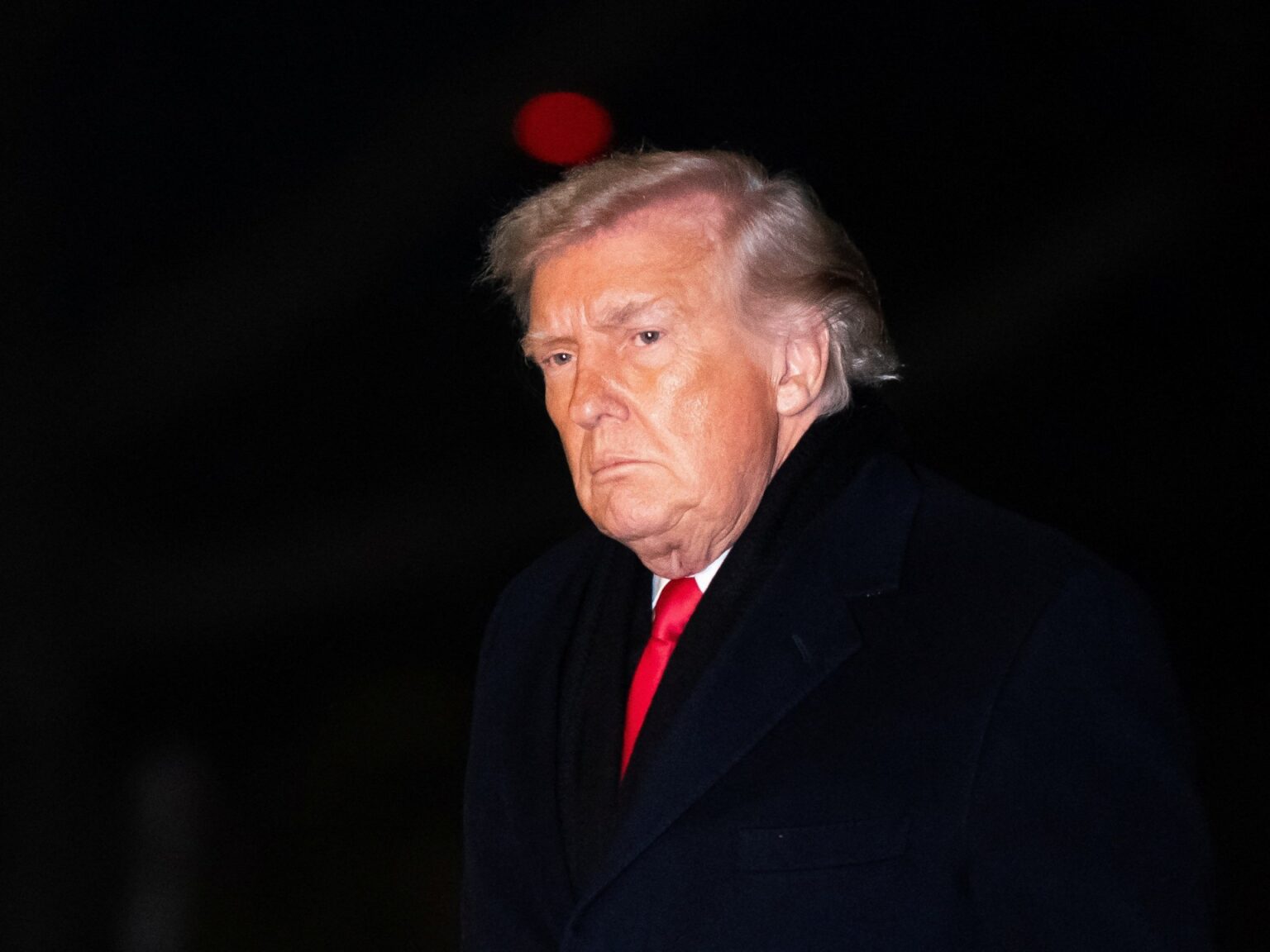 ترامب يدعو بوتين للانضمام لمجلس السلام ويهدد فرنسا بفرض رسوم 200% لرفضها الانضمام | أخبار