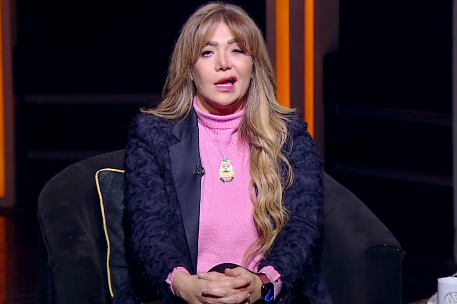 الممثلة المصرية لقاء سويدان تكشف إصابتها بالعصب السابع على الهواء | فن