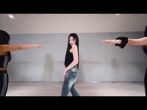 Hearts2Hearts IAN - UP (الأصل aespa KARINA) (ممارسة الرقص)