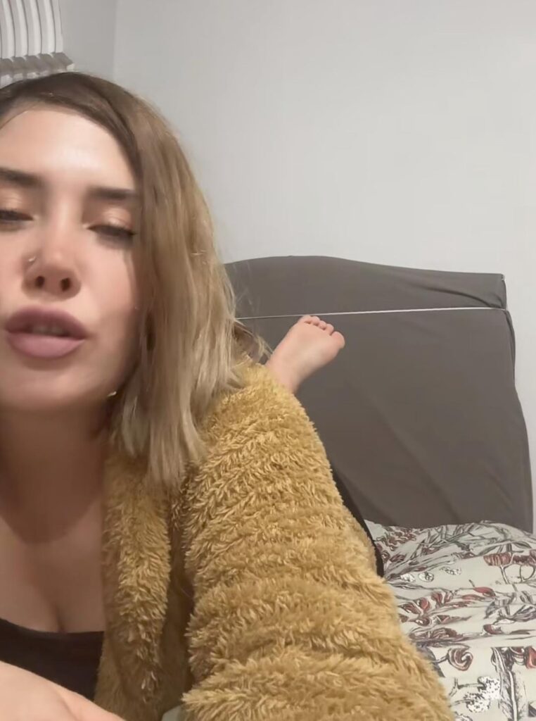 Tiktokta Rastgele Yayın Gezerken Denk Geldim