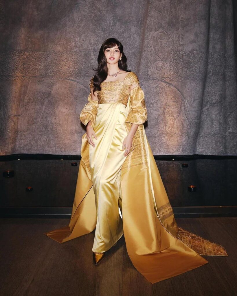 260129 ارتدت ليزا أزياء بالمان الراقية في حفل الكشف عن سفيرة تايلاند المذهلة