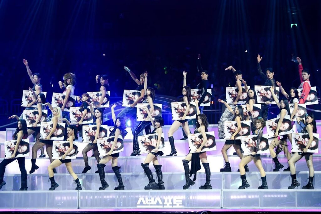 260107 SBS PHOTO تحديثات تويتر مع LE SSERAFIM - SPAGHETTI (صور مسرح الأداء الإضافية) @ 2025 SBS Gayo Daejeon (251225) (الجزء الأول)