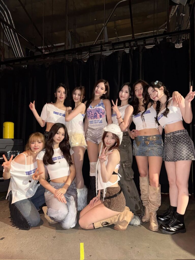 260126 تحديث تويتر - مرتين  جولة عالمية في لوس أنجلوس - اليوم الرابع الطريقة المثالية لإنهاء أربع ليالٍ لا تُنسى! شعر كل فرد بخصوصية إضافية، لوس أنجلوس!🤍