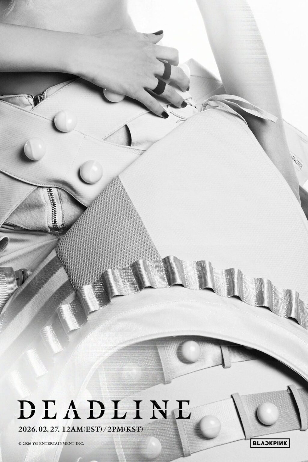 روزيه | بلاك بينك [Deadline] يُطلق على المفهوم التشويقي اسم "فستان الزفاف العسكري" من قبل المصمم Aojierou