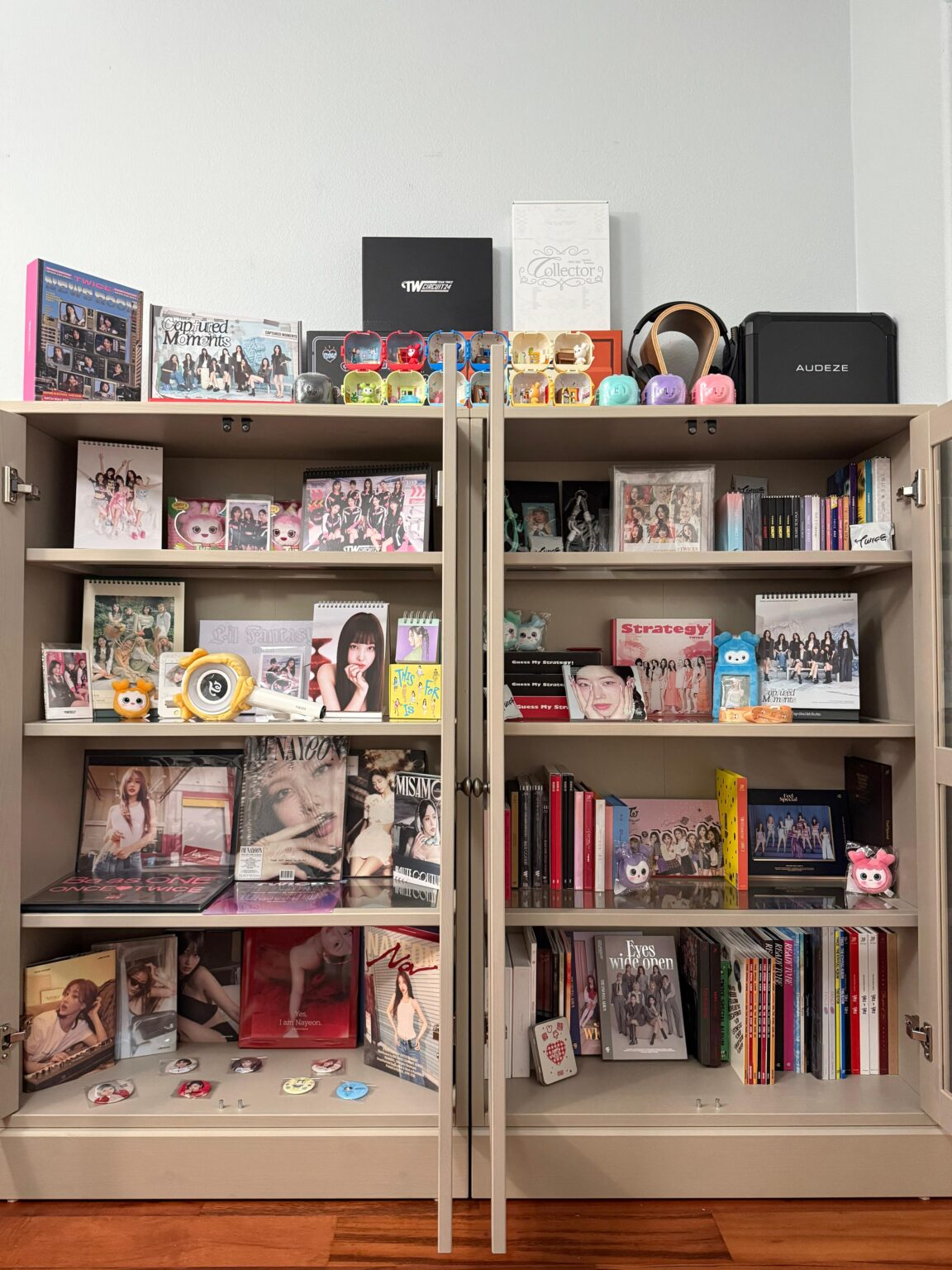 أرفف كتب جديدة لإيواء مجموعتي TWICE