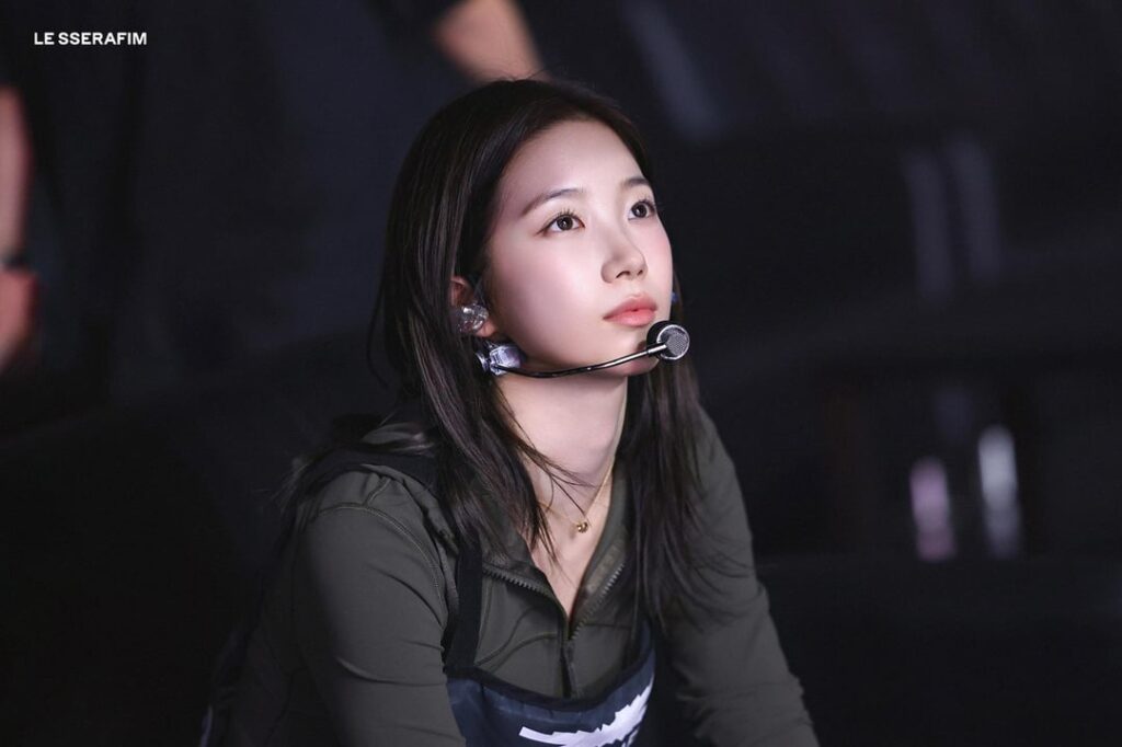 260107 LE SSERAFIM - جوائز الفنان الآسيوي لعام 2025 (رسم مصور - Kazuha، Hong Eunchae & Group)