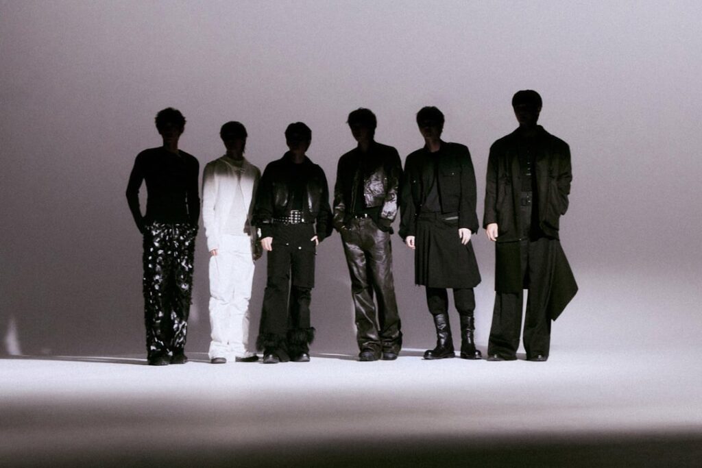 EXO - الألبوم الثامن الكامل 'REVERXE' (صورة تشويقية - Cube 01)