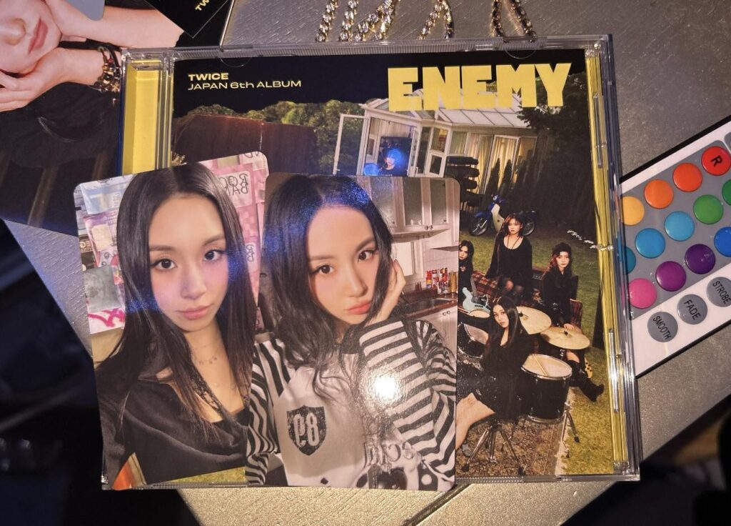 معجبة توايس الجديدة!