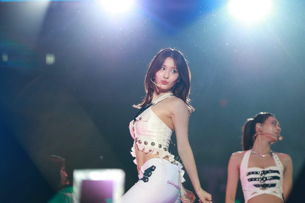 251206 مومو - مذهل في هونغ كونغ