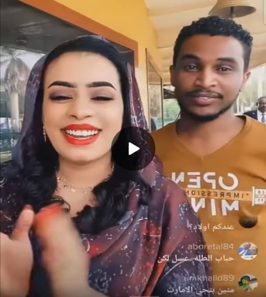 شاهد بالفيديو.. الفنانة إيمان الشريف ترقص مع "طليقها" على طريقة أهل جنوب السودان