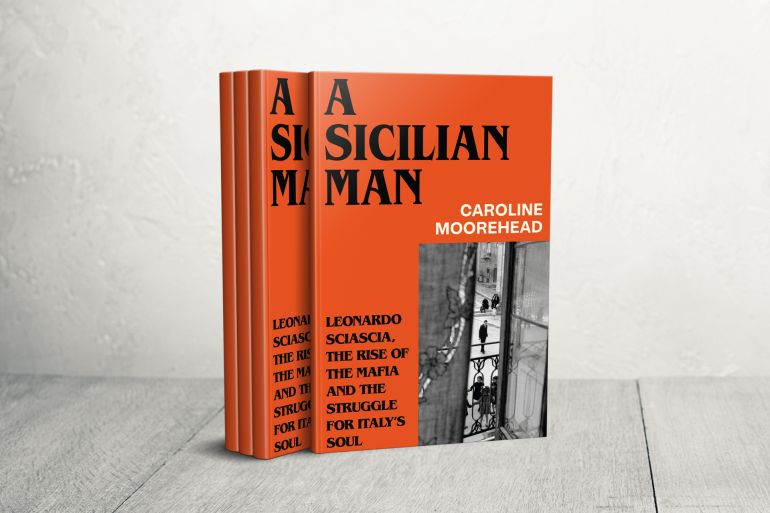 تصميم غلاف كتاب "رجل صقلي" لكارولين مورهيد