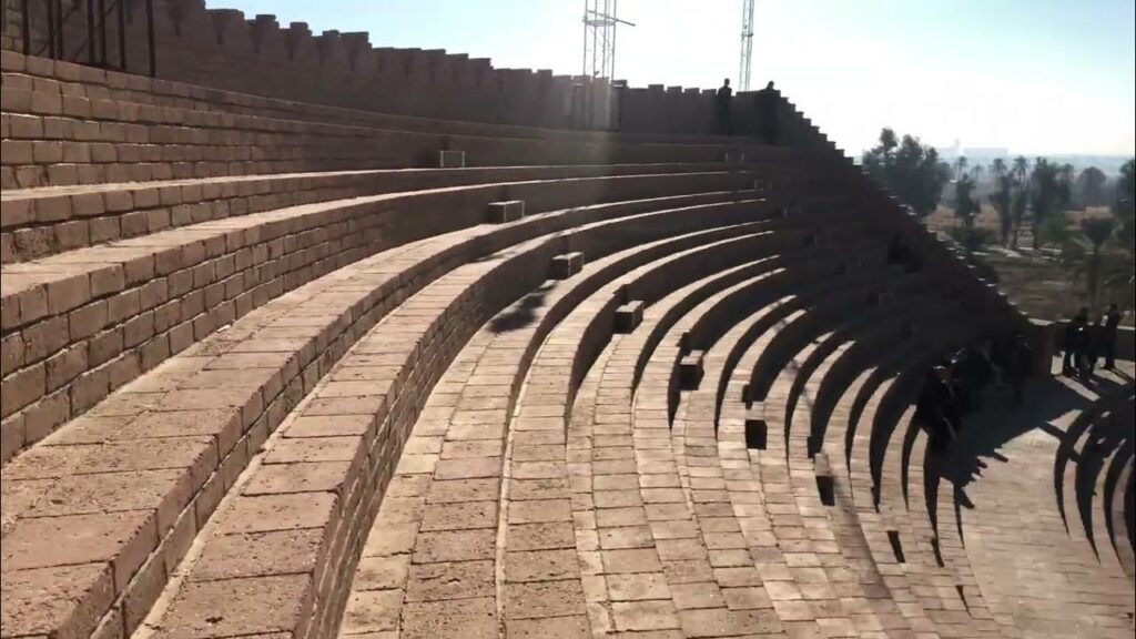 للمخرج د. محمد حسين حبيب
“اهمس في أذني السليمة”.. عرض مسرحي يؤطّر فضاء مدينة بابل