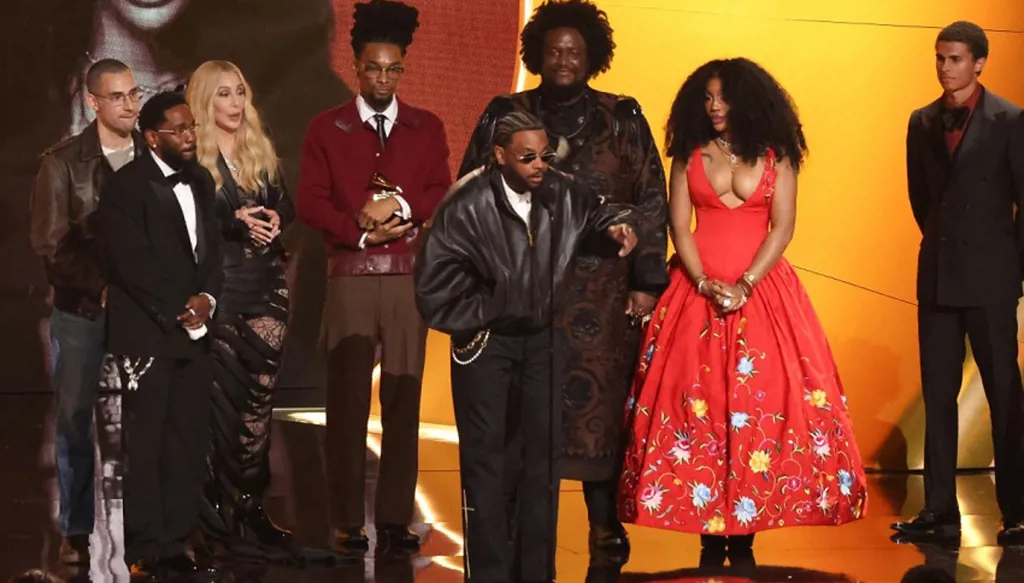 نجوم “غرامي” ينتقدون سياسة ترامب ضد الهجرة ويحوّلون الحفل إلى منبر احتجاج