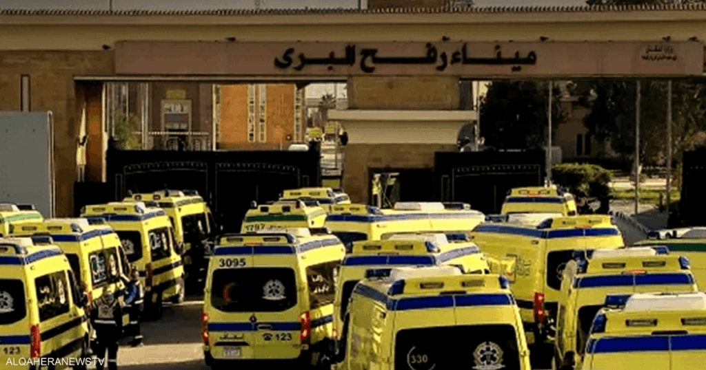 بدء وصول الجرحى والمرضى من غزة إلى مصر عبر معبر رفح بدء وصول الجرحى والمرضى من غزة إلى مصر عبر معبر رفح