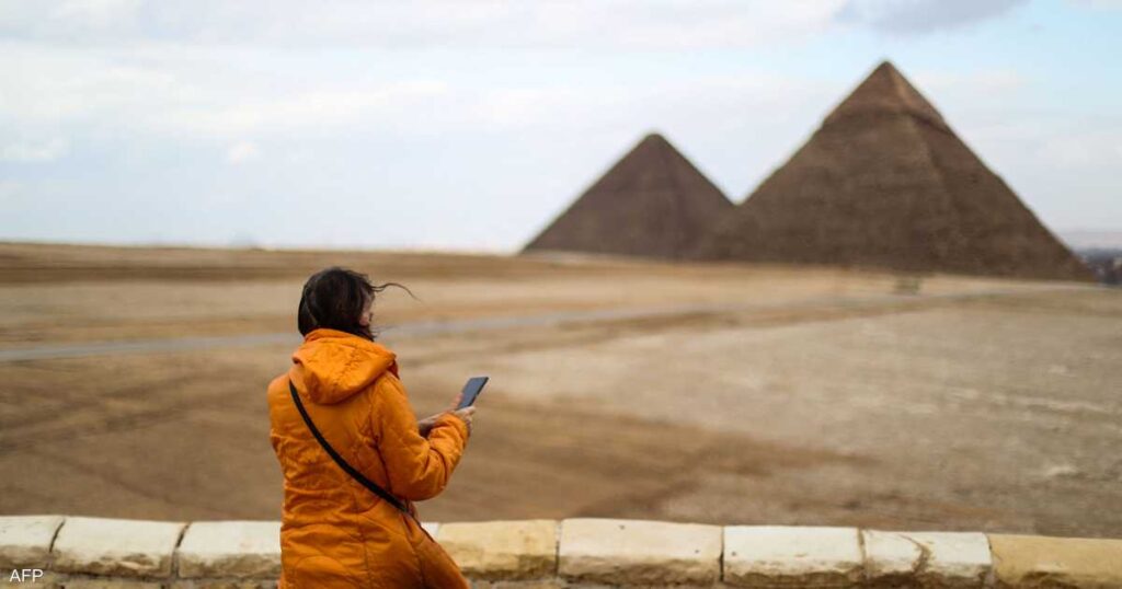 تطبيقات "لتجاوز ضريبة الهاتف" في مصر.. تعليق حكومي وتكنولوجي