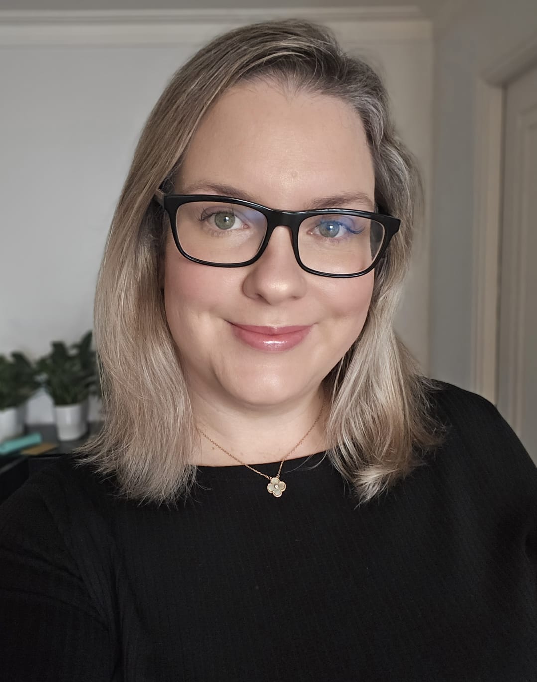 نائبة سفير أستراليا نائبة سفير أستراليا