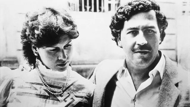 بابلو إسكوبار مع زوجته