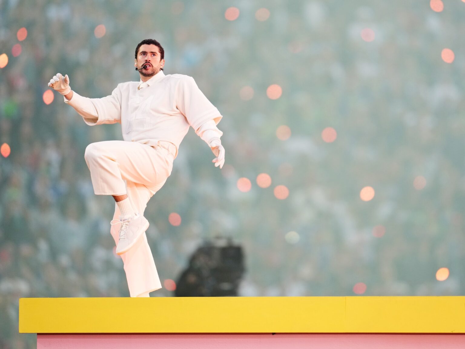 باد باني يشعل السوبر بول ورسالة الوحدة تثير جدلا وغضب ترمب | أخبار