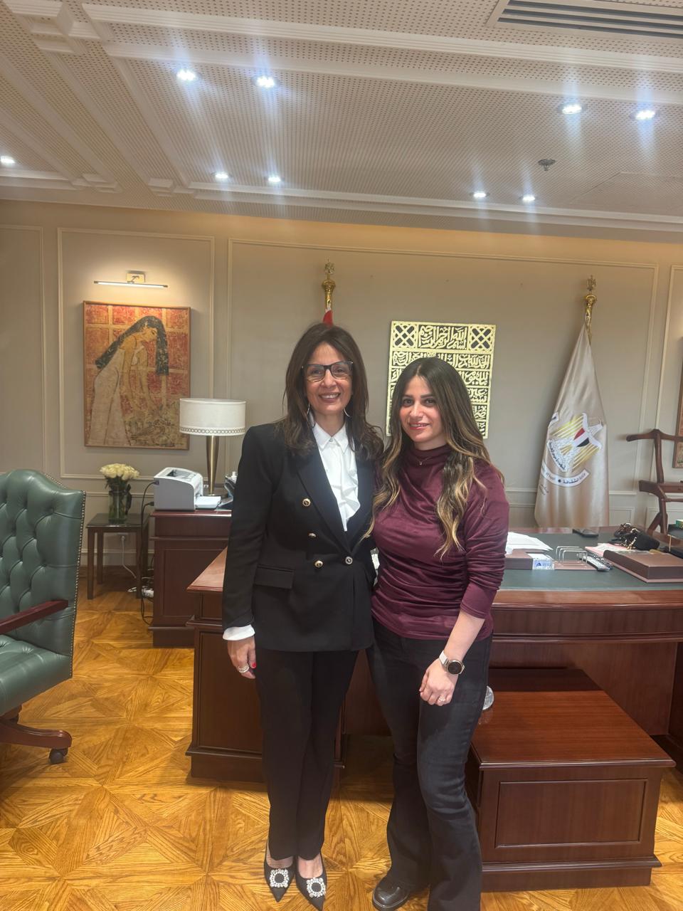 وزيرة الثقافة الدكتورة جيهان زكى وبسنت جميل