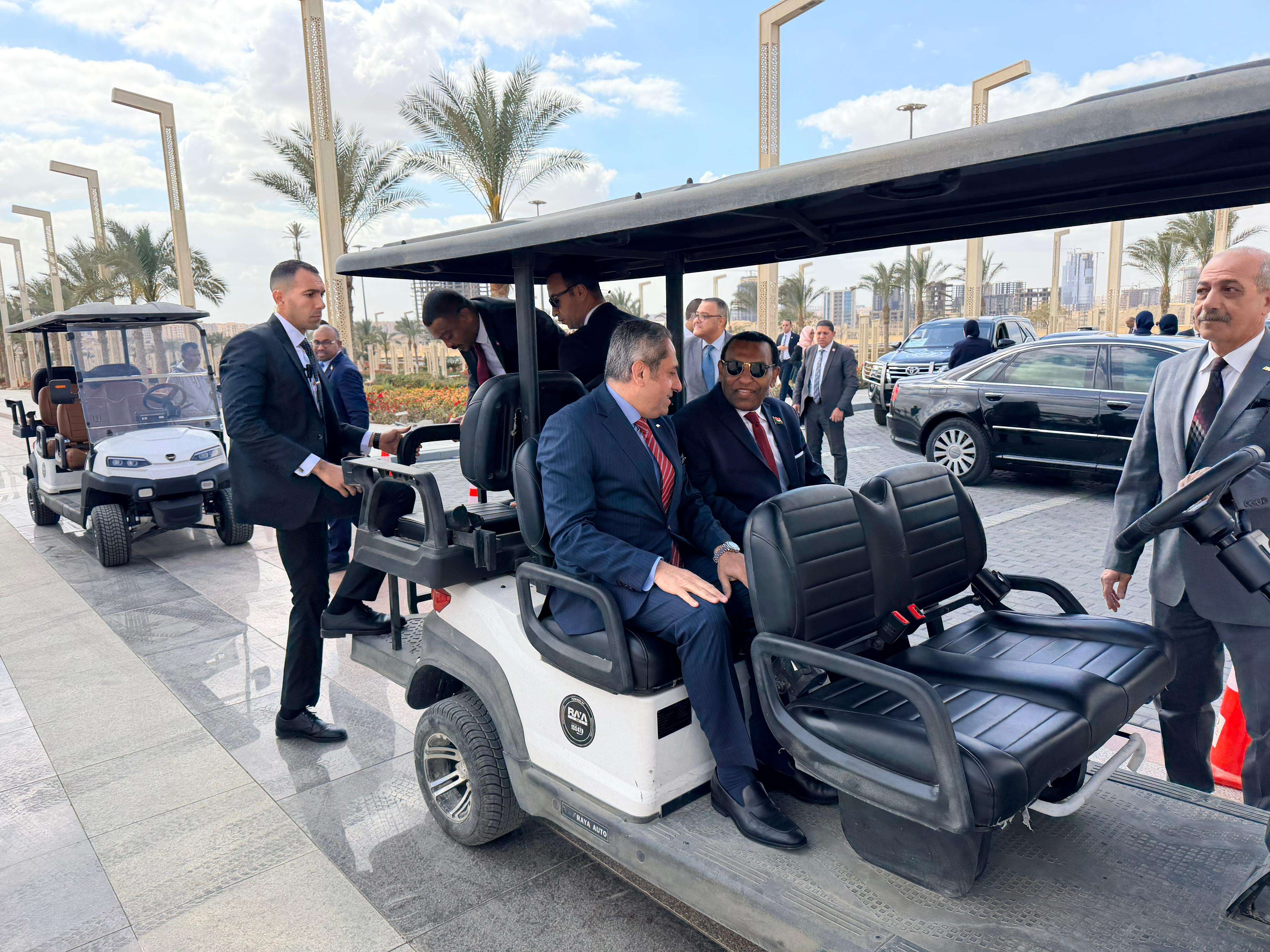 رئيس وزراء السودان يتفقد العاصمة  الجديدة (2)