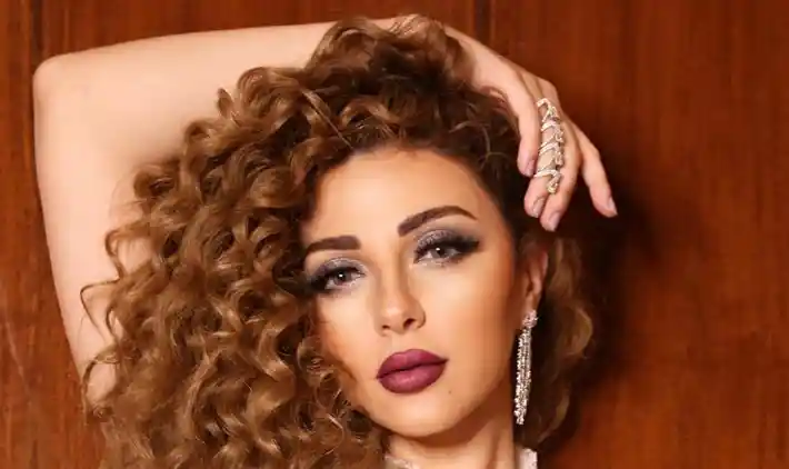 بالأبيض والذهبي.. ميريام فارس تشعل الرياض بإطلالات "خارجة عن المألوف"!