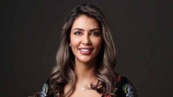 هند قشى تروي حكاية الضوء.. رحلة صناعة علامة شموع عربية فاخرة