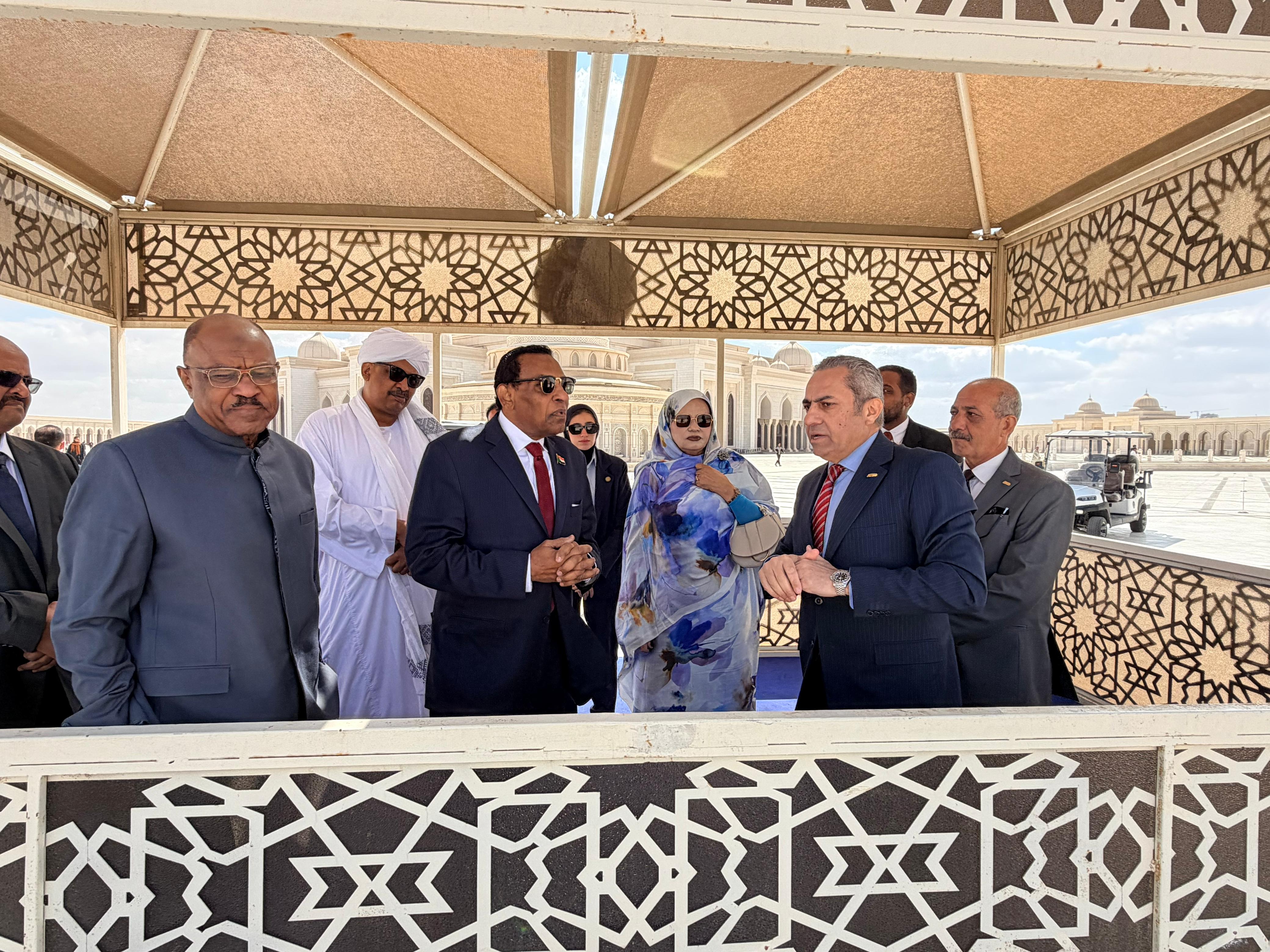 رئيس وزراء السودان يتفقد العاصمة  الجديدة (4)