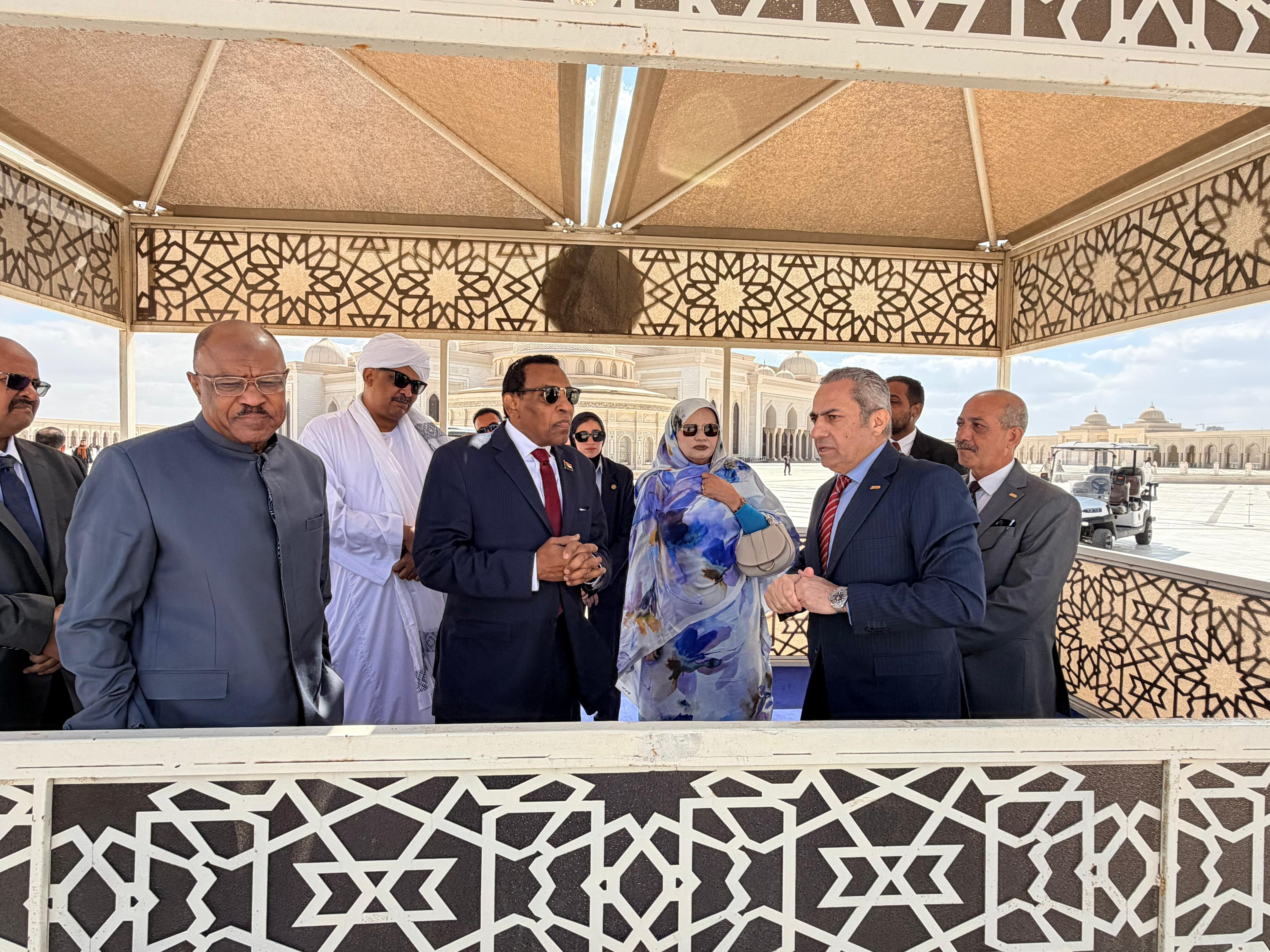 رئيس وزراء السودان يتفقد العاصمة  الجديدة (5)