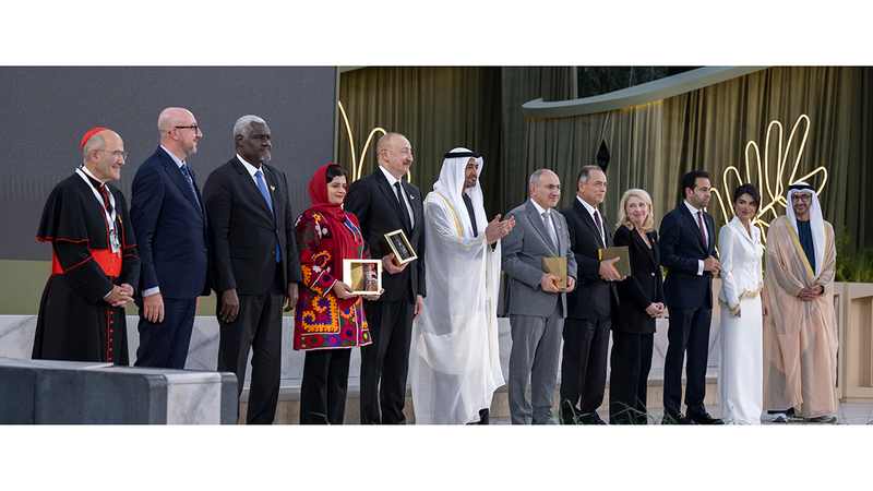 رئيس الدولة خلال حضوره مراسم الاحتفاء بالمكرمين بـ &laquo;جائزة زايد للأخوة الإنسانية&raquo; في &laquo;صرح زايد المؤسس&raquo; بأبوظبي. وام