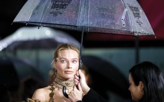 مارغو روبي تستكشف علاقة حب destined to fail