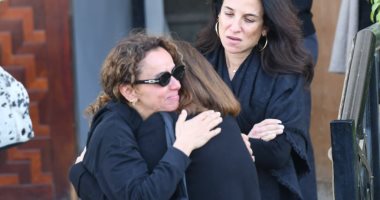 علا رشدى تتلقى عزاء والدها بمسجد الشرطة بالشيخ زايد اليوم