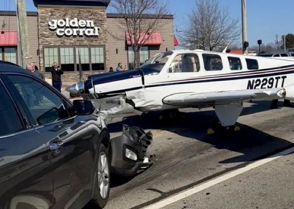 هبوط اضطراري لطائرة وسط شارع مزدحم في أميركا