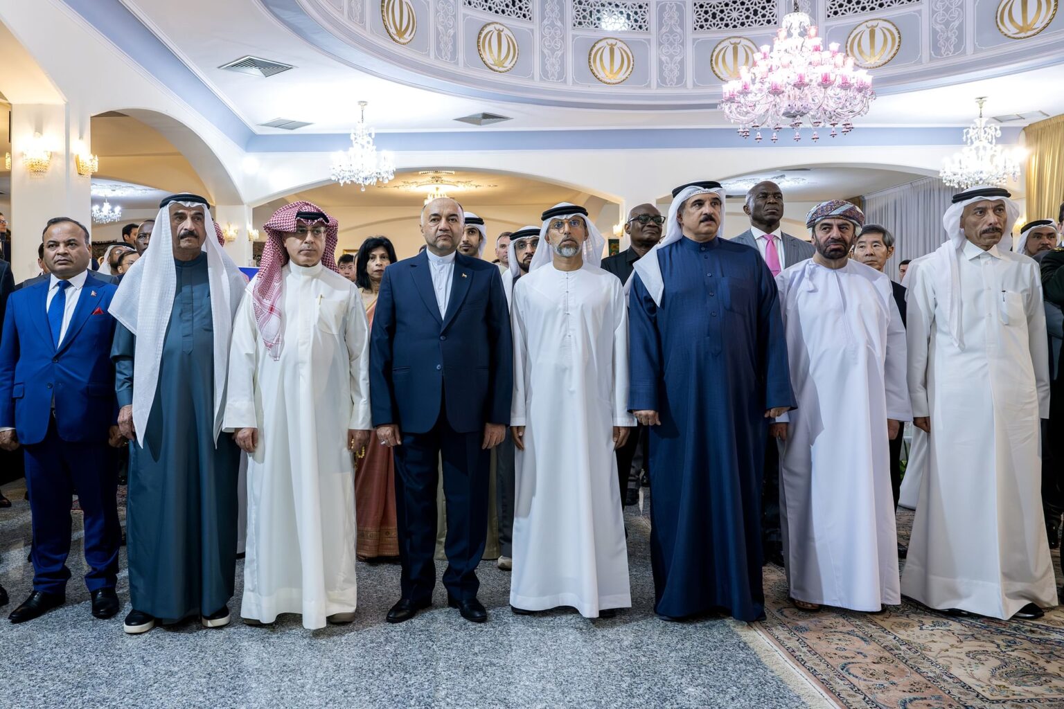 وزير الطاقة والبنية التحتية يحضر حفل اليوم الوطني لإيران