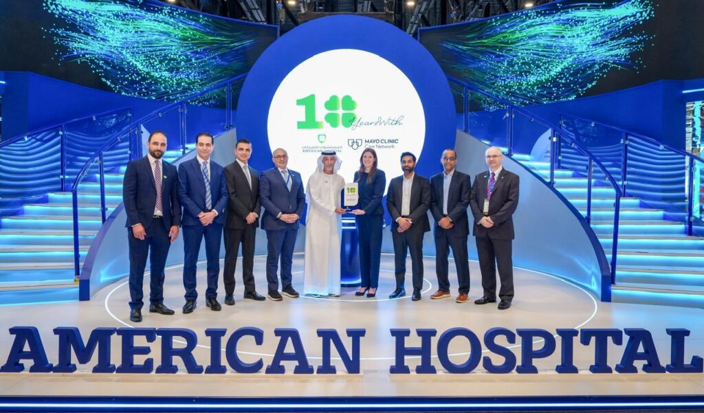 المستشفى الأمريكي دبي يحتفي بعقدٍ من الإنجازات النوعية الرائدة من خلال شراكته مع مايو كلينك