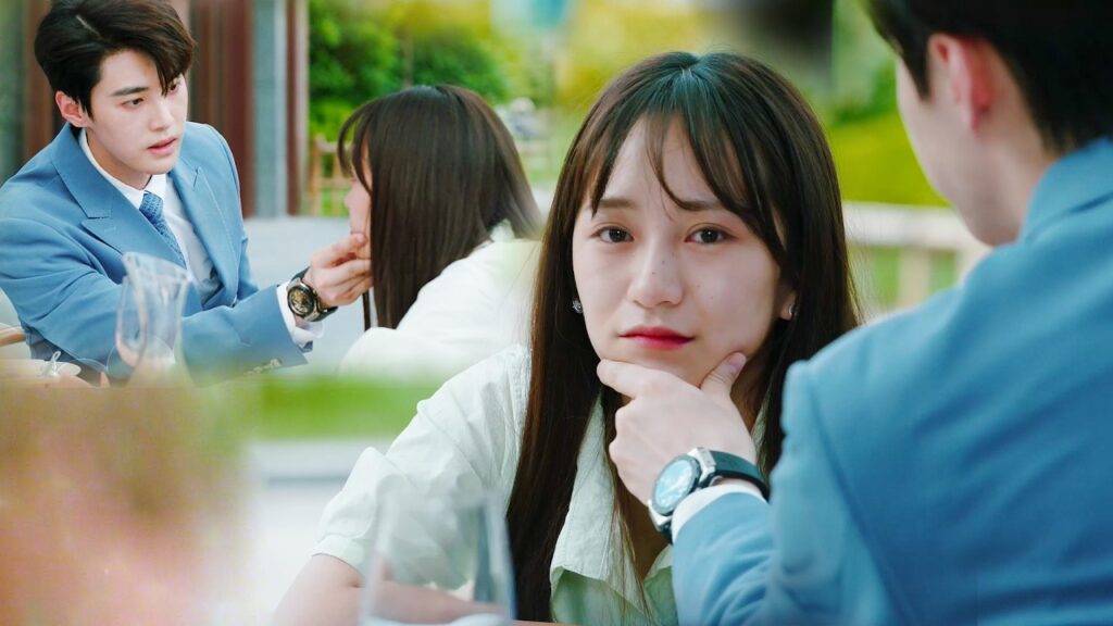 تبكي و دموعها لا تتوقف لكنه يلقي اللوم على نفسـه لكي يخفف عنها❤️💋  الفتاة التي ترى الروائح