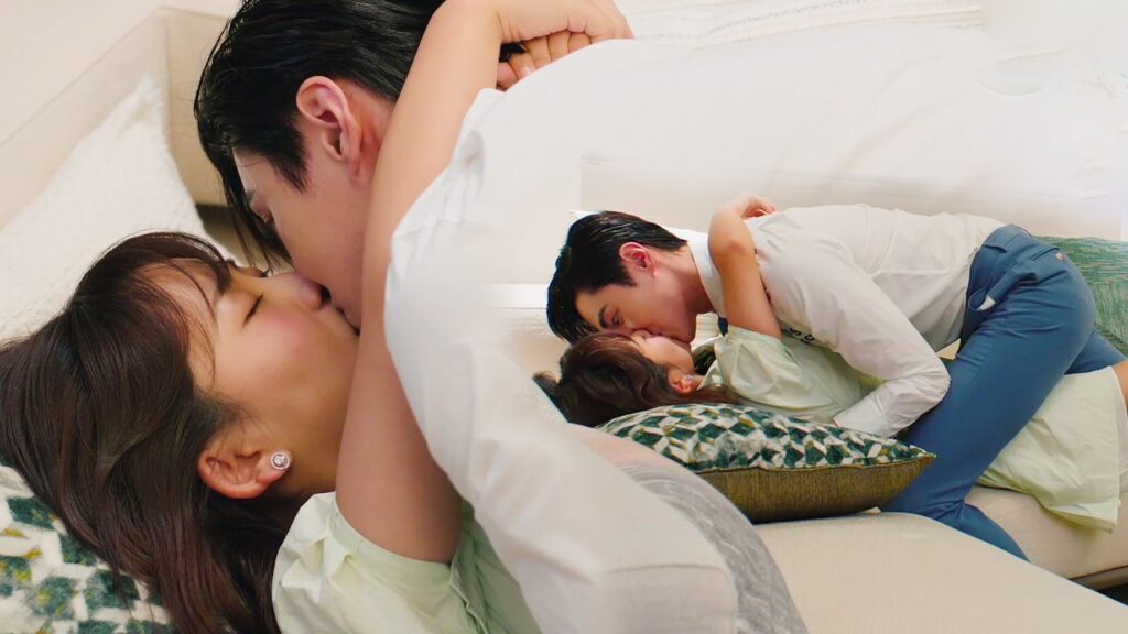 يأخذها الى الفندق لانها ثمـلة لكنها لا تتركه بدون قبـلة❤️💋  الفتاة التي ترى الروائح