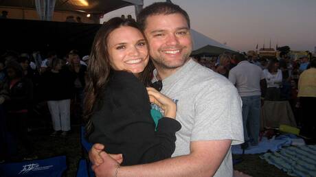 نجمة أمريكية تضع مولوداً من زوجها المتوفى منذ 10 سنوات نجمة أمريكية تضع مولوداً من زوجها المتوفى منذ 10 سنوات