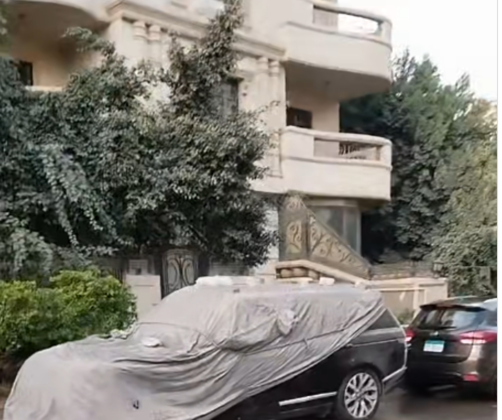 مركونة قدّام البيت زعلانة" ما هي قصة سيارة شيرين .. ولماذا أصبحت تريند ؟ "