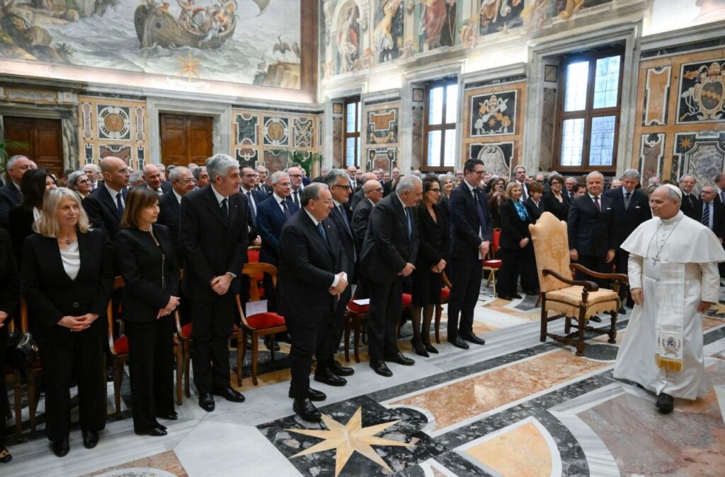 البابا يستقبل مدراء الشرطة في المحافظات الإيطالية البابا يستقبل مدراء الشرطة في المحافظات الإيطالية