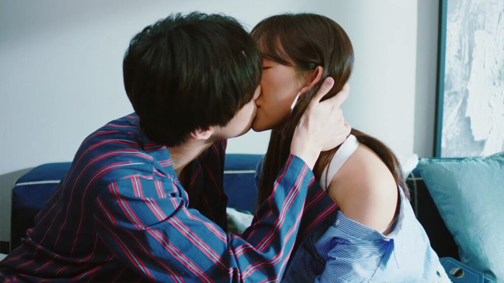 يتفاجئ بقبـلة منها لكي تجعله يستيقظ❤️💋  الفتاة التي ترى الروائح