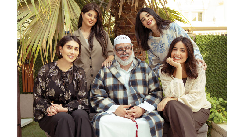 &bull; المسلسل الخليجي الكوميدي &laquo;بنات عبدالغني&raquo; يدور حول شقيقات متقدمات في السن يعانين عُقداً نفسية. من المصدر