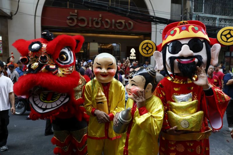 شرطة بانكوك تتنكَّر في زيّ «أسد» للإيقاع بلصّ مراوغ