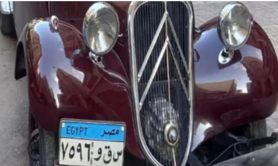 موديل 1952 وسعرها مليون جنيه .. سيارة “محمد عبد المطلب” للبيع موديل 1952 وسعرها مليون جنيه .. سيارة "محمد عبد المطلب" للبيع