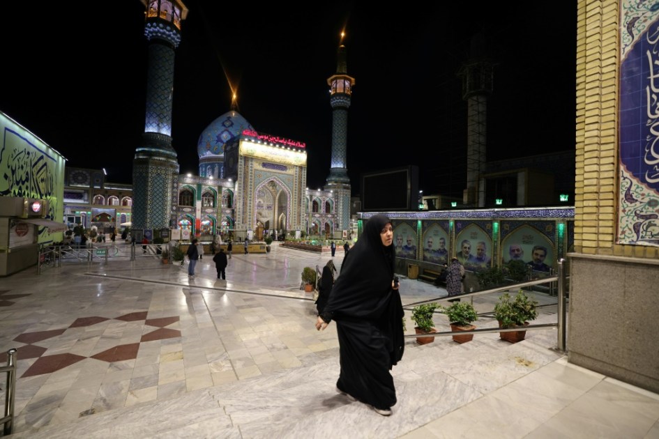 إيرانيون يهتفون بشعارات مناهضة لقيادة الجمهورية الإسلامية مع تصاعد التهديد الأميركي