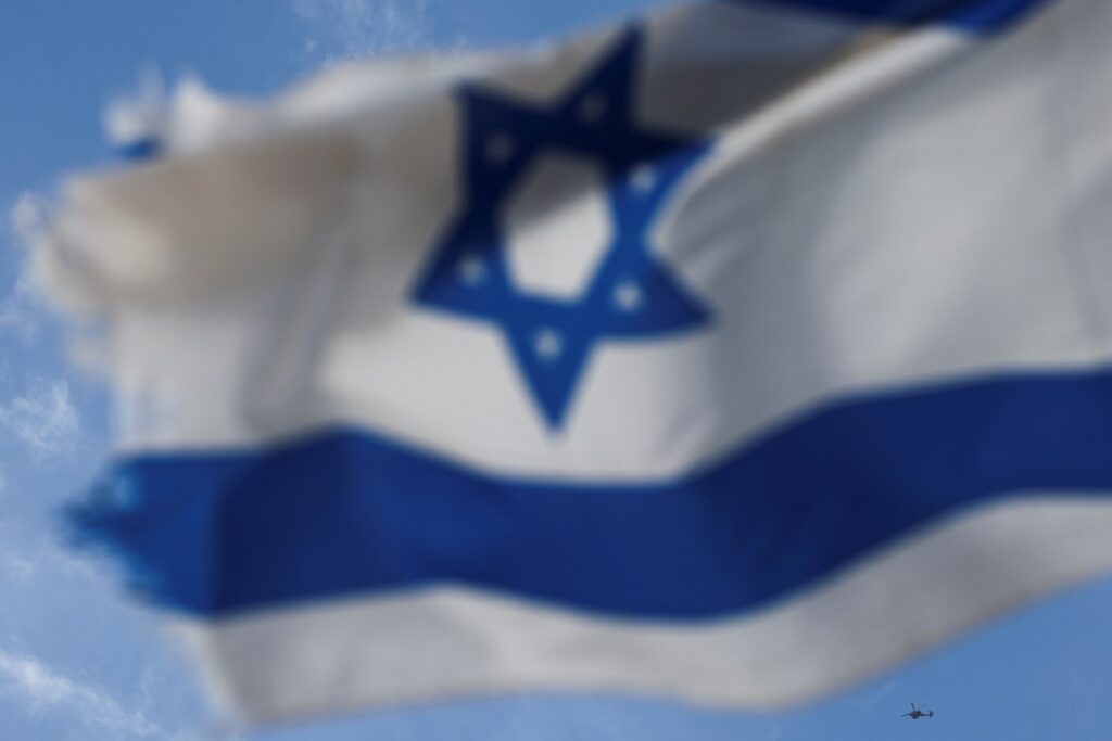 مسؤولان: إسرائيل تحذر لبنان من مشاركة حزب الله في أي حرب أمريكية-إيرانية مسؤولان: إسرائيل تحذر لبنان من مشاركة حزب الله في أي حرب أمريكية-إيرانية