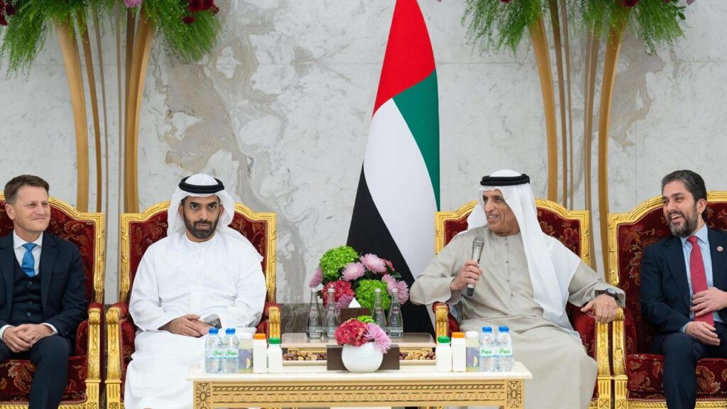 سعود بن صقر يستقبل المهنئين بشهر رمضان على مأدبة إفطار