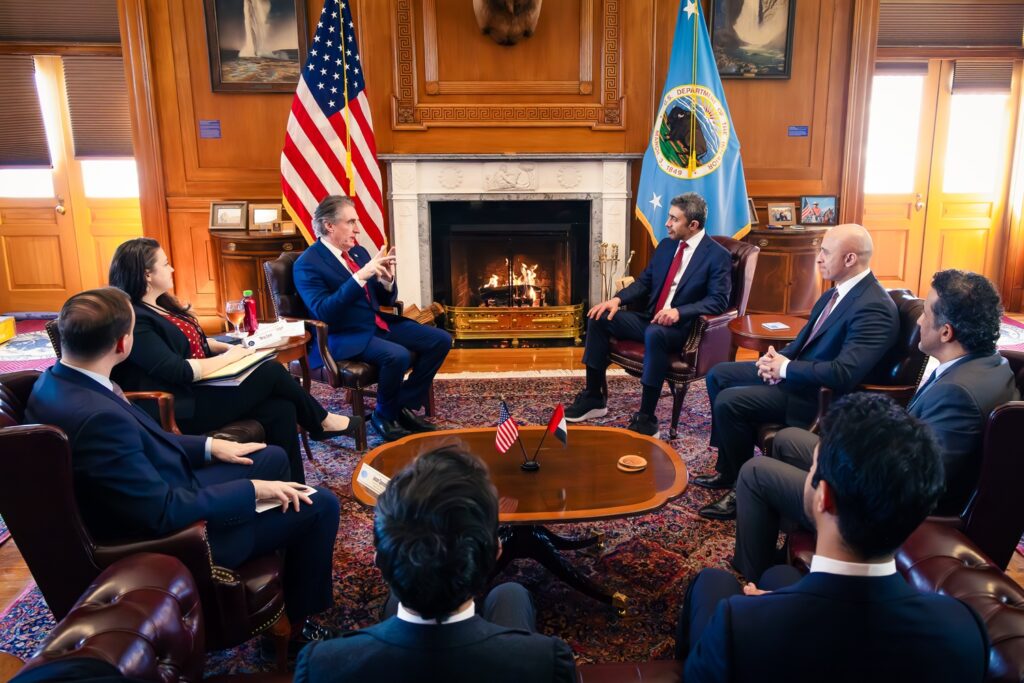 عبدالله بن زايد يختتم زيارة عمل إلى واشنطن