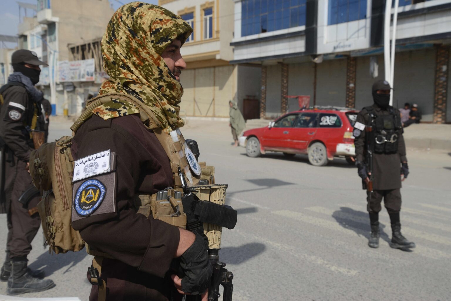 «حرب مفتوحة» بين أفغانستان وباكستان.. قصف واشتباكات حدودية