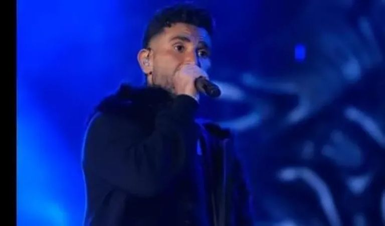 أحمد سعد رفقة أولاده 